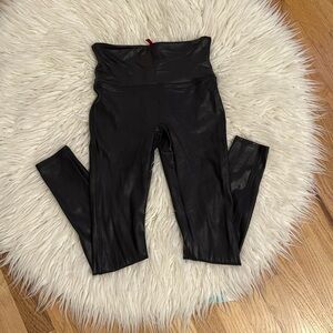 Spanx Faux Leather Looking Leggings Sz M 🖤